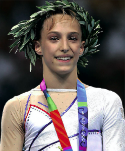 Émilie Le Pennec a rapporté la première médaille olympique de la gymnastique à la France. 
