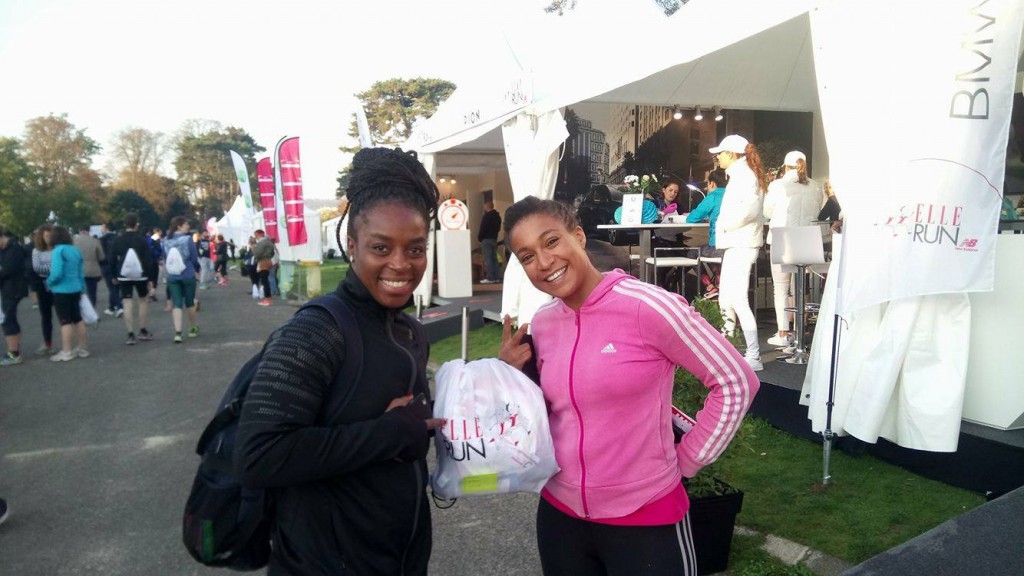 Gévrise Émane et Kadhija , agent et amie de longue date, se sont mobilisées pour la lutte contre les maladies cardio-vasculaires chez la femme à la Elle Run New Balance dimanche 15 octobre à Paris. 