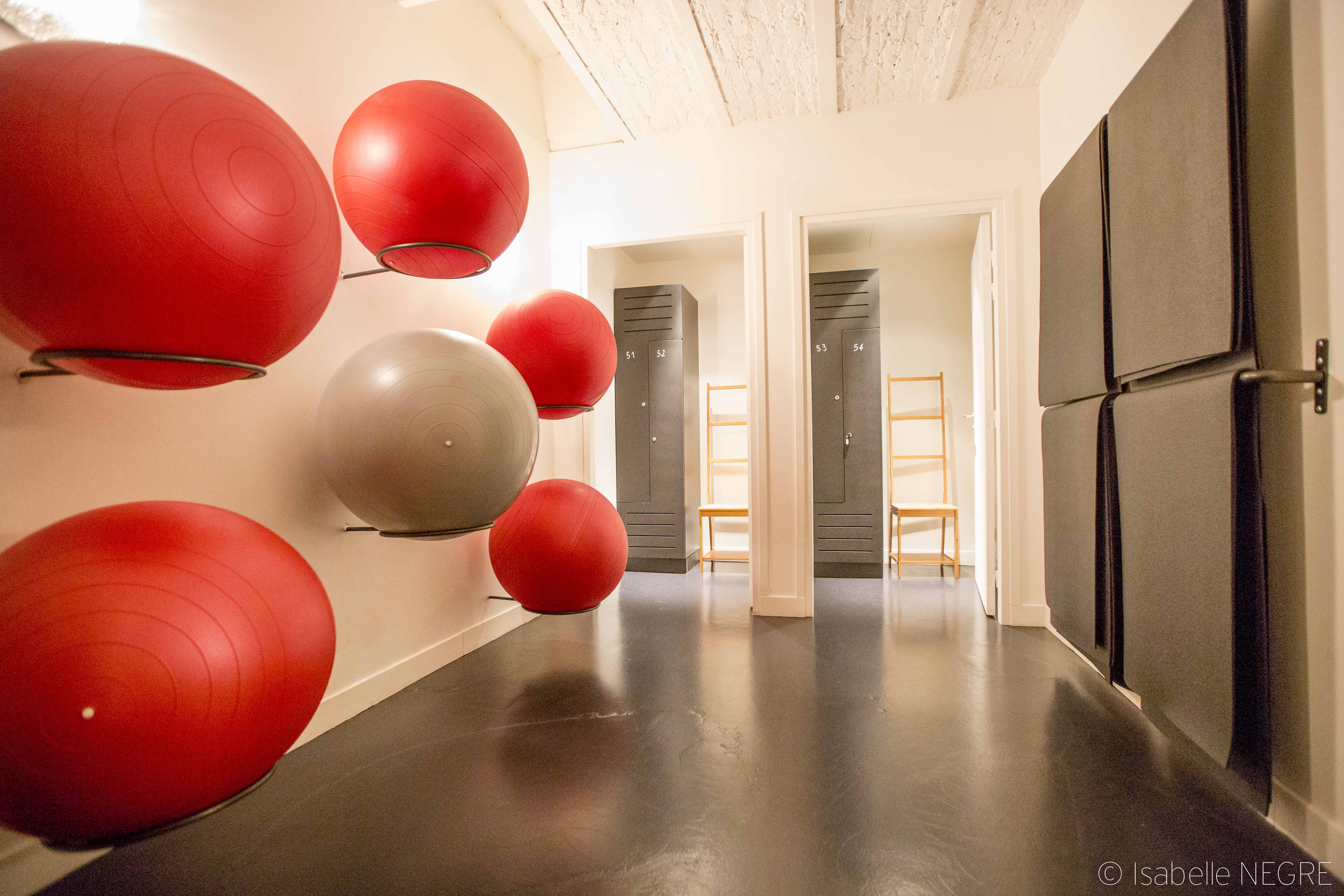 Salle de yoga ballons