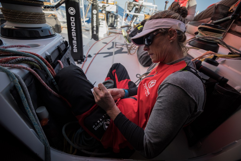 L'équipage Dongfeng a travaillé la stratégie de vitesse du bateau pendant une bonne partie de l'étape ; le repos, ce sera pour l'arrivée à Lisbonne ! (c) Rich Edwards / Volvo Ocean Race