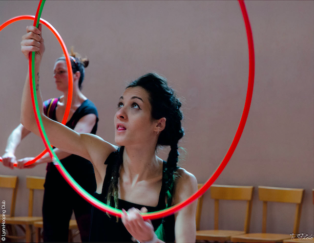 Connaissez-vous la Hoop Dance ?