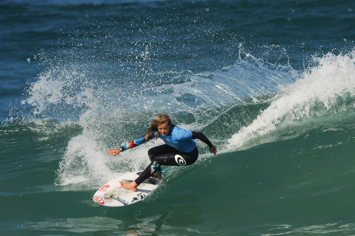 Egalité hommes-femmes des primes sur le circuit mondial de surf en 2019