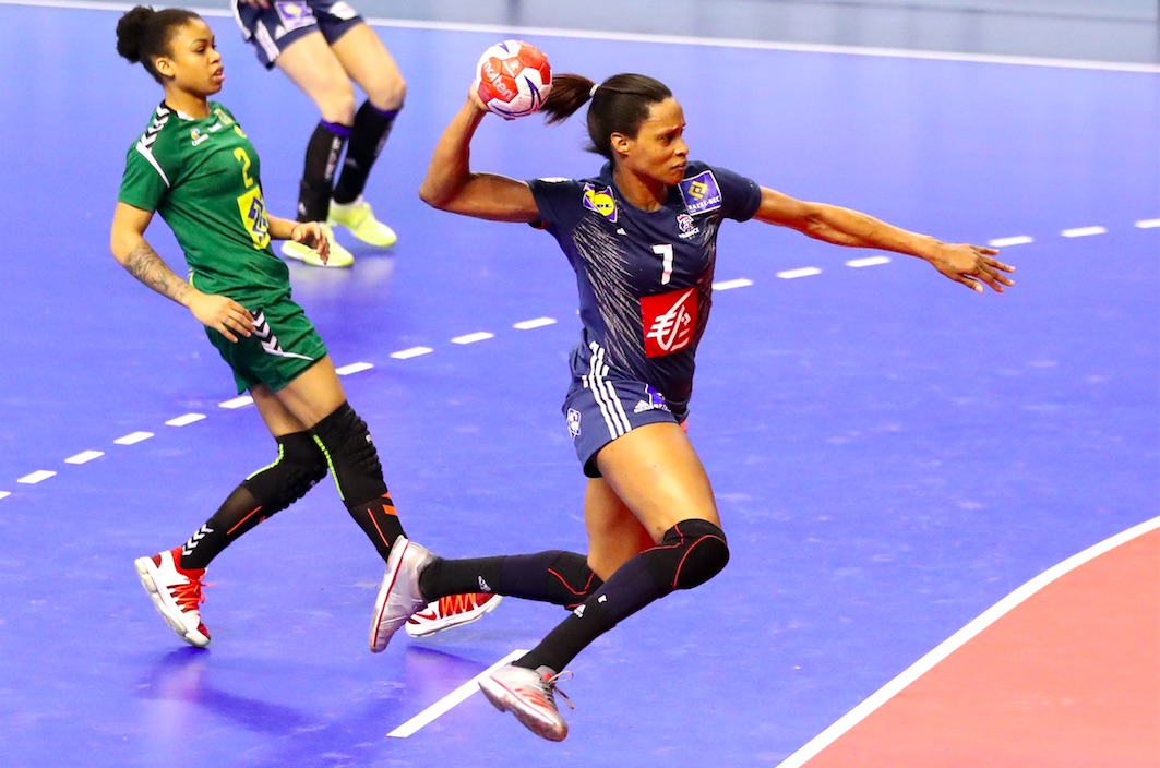 La France organise l'EHF EURO 2018 du 29 novembre au 16 décembre prochains. Allison Pineau et ses coéquipières en équipe de France de handball, championnes du monde en titre, sont les grandes favorites de cette compétition.