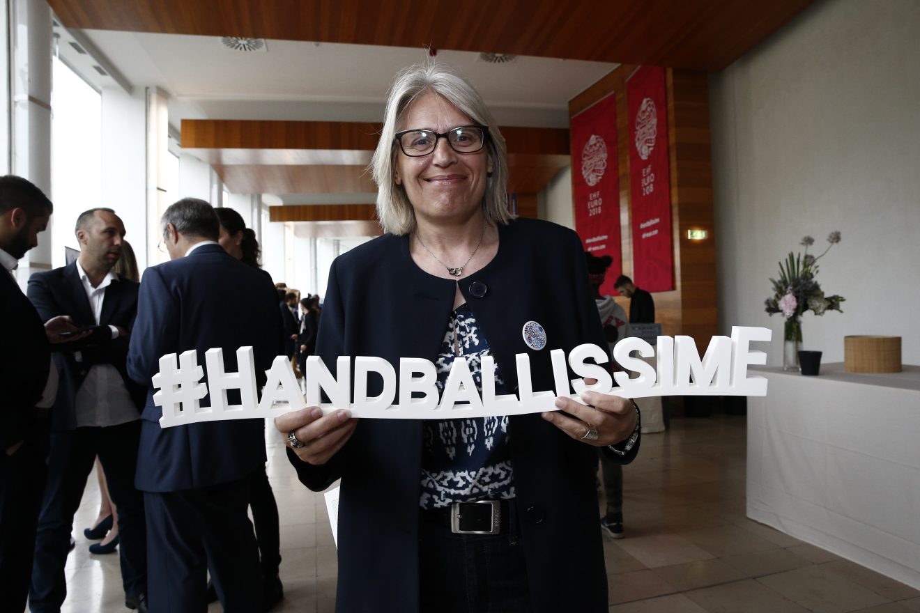Béatrice Barbusse : "Nos handballeuses doivent gagner pour être médiatisées"