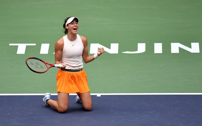 Après les déceptions de Wuhan et Pékin (sortie avant les quarts de finale), Caroline Garcia remporte à Tianjin son premier titre depuis Pékin-2017.