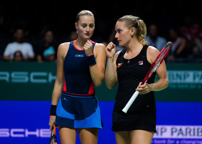 La Française Kristina Mladenovic et la Hongroise Timea Babos ont remporté dimanche le double dames du Masters 2018 de Singapour.