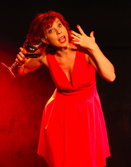 Sylvie Malys a inventé un nouveau concept, le Wine Woman Show. Son spectacle Le Génie du Vin mêle gourmandise, humour & partage. À déguster sans modération.