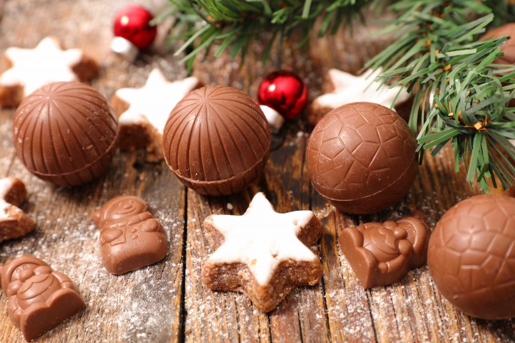 Et si on arrêtait de se prendre la tête à surveiller les calories dans nos assiettes pendant les fêtes ? Voici nos astuces pour profiter de certains aliments.