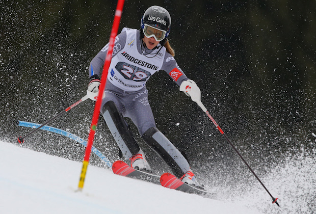 La skieuse française Adeline Mugnier, spécialité des épreuves techniques, a annoncé la fin de sa saison 2019 en raison d'une grave blessure au genou gauche.