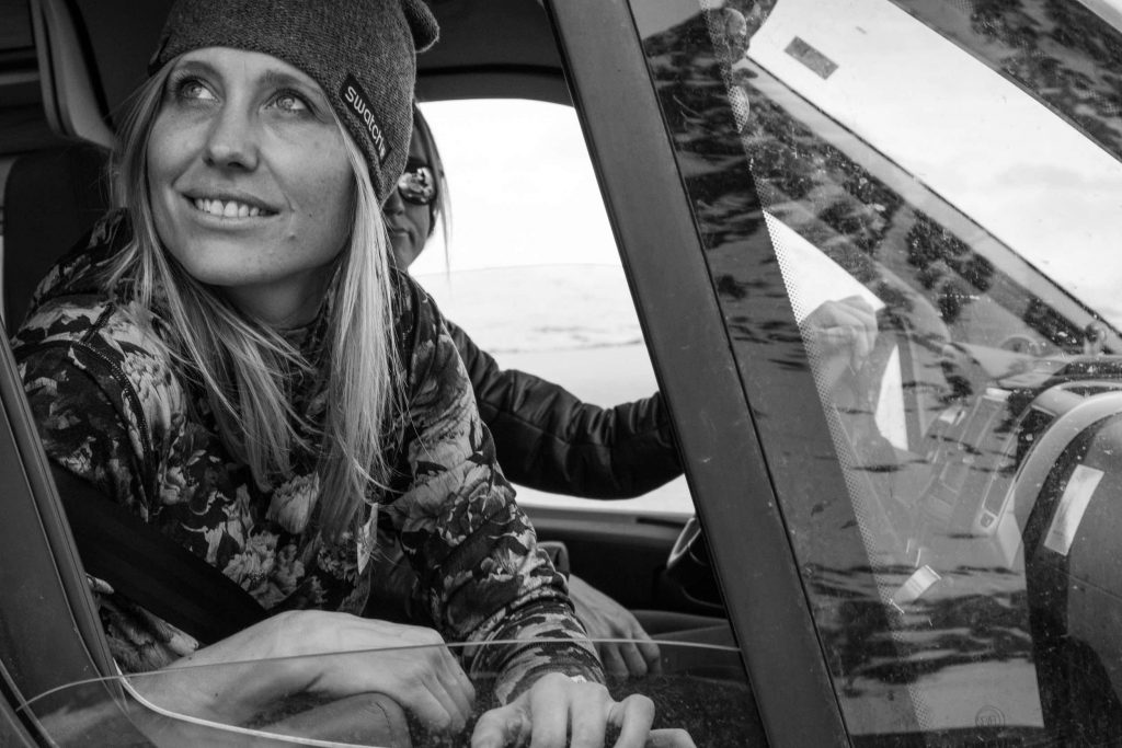 La championne de snowboard freeride Anne-Flore Marxer présente son premier film documentaire qui mêle images de glisse et histoire du féminisme islandais.
