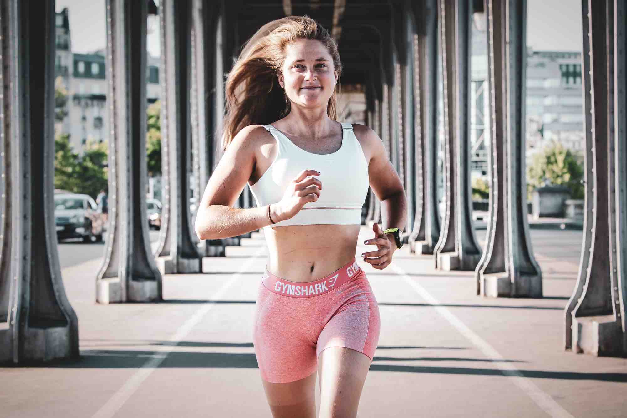 Coach sportive, athlète, youtubeuse, auteure et entrepreneure : on ne compte plus les casquettes de Marine Leleu. Rencontre avec une Wonder Woman moderne !