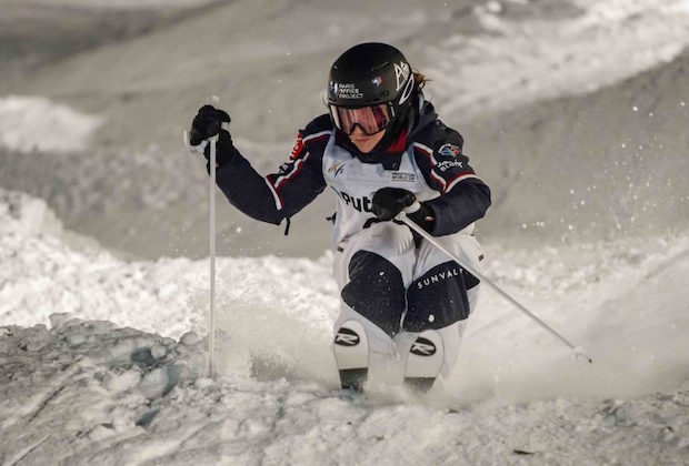 La Française Perrine Laffont a conservé samedi son titre de championne du monde des bosses parallèles aux Mondiaux-2019 de ski freestyle à Park City (Utah). 