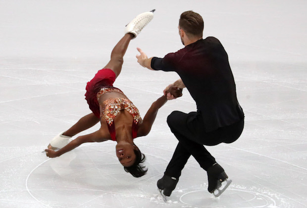 Les Français Vanessa James et Morgan Ciprès, champions d’Europe, ont terminé cinquièmes de l’épreuve en couples des Mondiaux-2019 de patinage artistique.