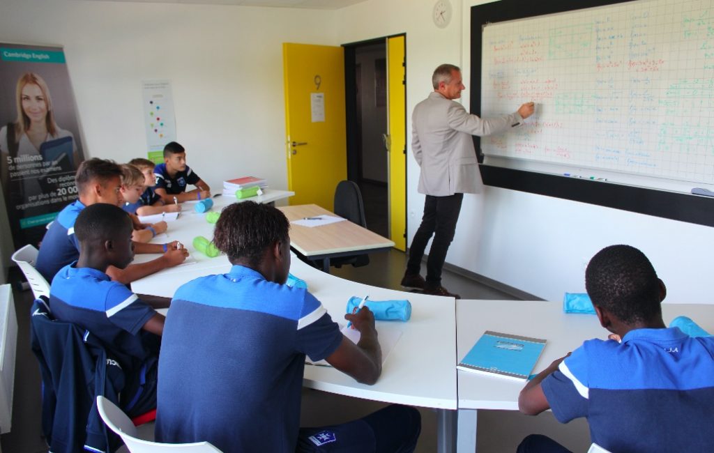 Agnès Perrin-Turenne, directrice du développement chez Acadomia, explique la stratégie de l'entreprise de soutien scolaire de faire rimer éducation et sport.