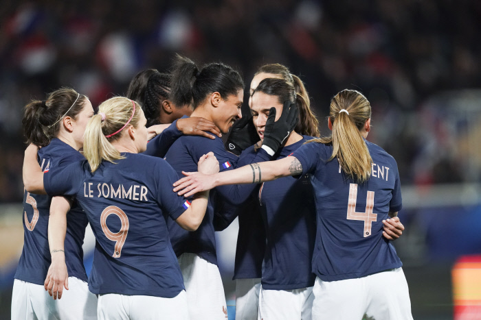 J-60 avant la Coupe du monde : les Bleues écrasent le Danemark