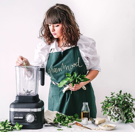 Avec des photographies prises à la perfection, l'influenceuse Emilie Franzo livre ses meilleures recettes healthy et ses bons plans à ses 66.000 abonnés.