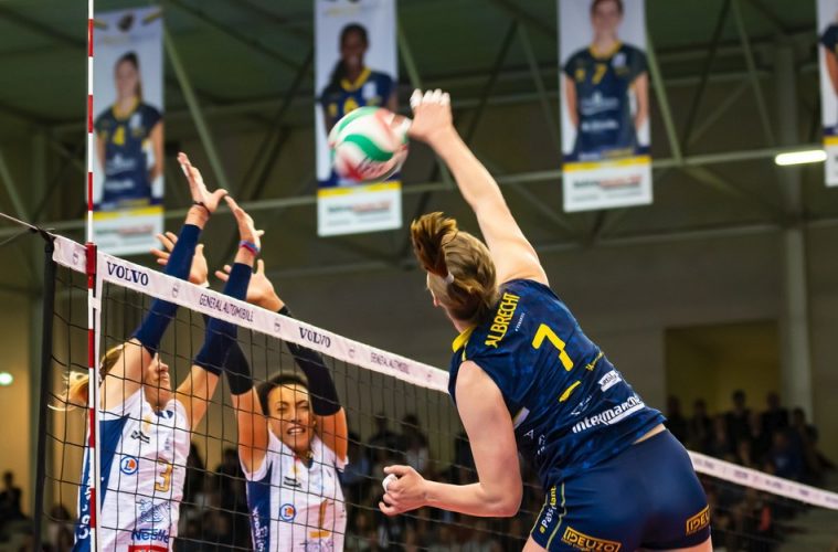 Les volleyeuses du RC Cannes ont remporté un 21e titre de championnes de France de volley-ball grâce à leur victoire 2-0 contre Nantes samedi.