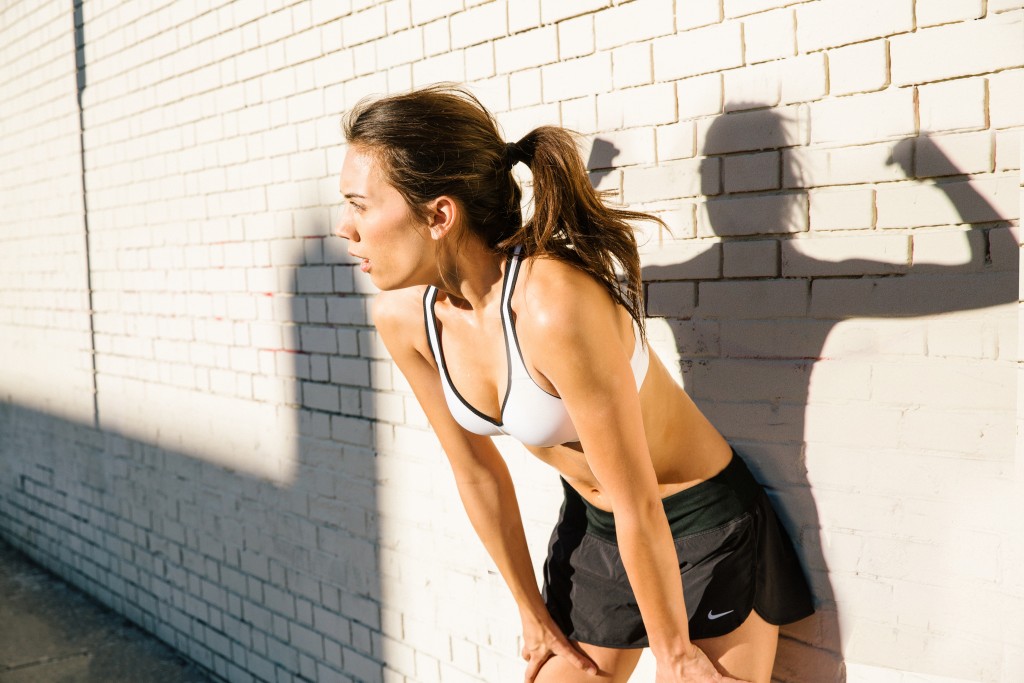 Nike s'engage à mettre fin aux contrats post-maternité qui pénalisent les athlètes féminines