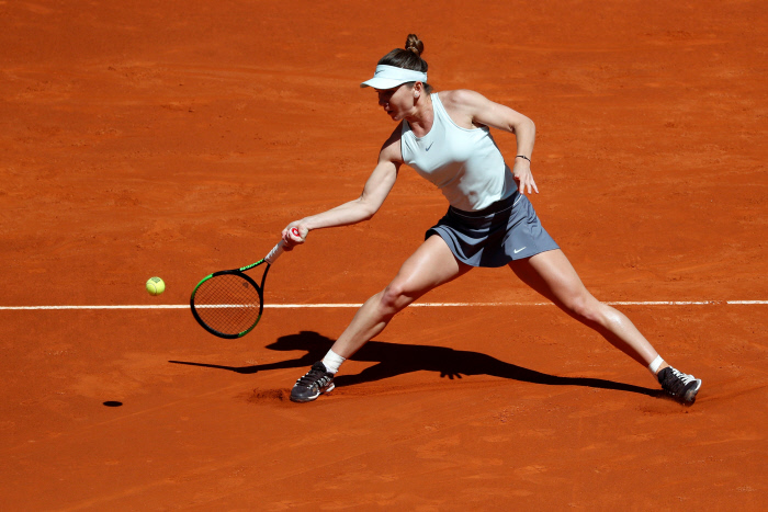 La Roumaine Simona Halep, tenante du titre et N.3 mondiale, s’est qualifiée pour le troisième tour de Roland-Garros en battant la Polonaise Magda Linette.