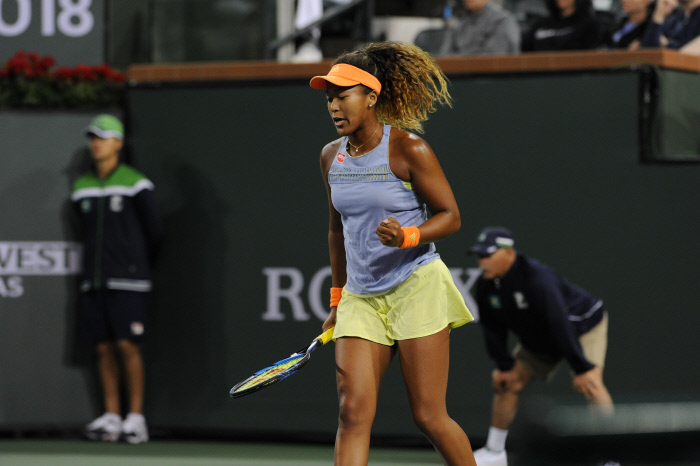 La Japonaise Naomi Osaka, N.1 mondiale, a éliminé la Bélarusse Viktoria Azarenka (40e) jeudi en 2h50 de jeu et se qualifie pour le 3e tour de Roland-Garros.