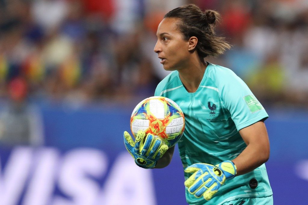 CDM France 2019 - Suivez la gardienne de l'équipe de France Sarah Bouhaddi dans une visite -presque- privée au coeur de la Résidence de l'équipe de France !