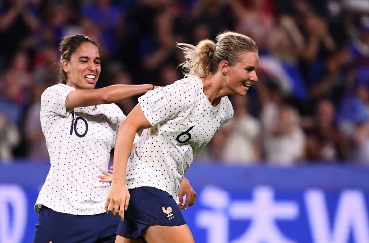 CDM France 2019 - L’équipe de France disputera bel et bien les quarts-de-finale de « sa » Coupe du monde ! Les Bleues ont eu la peau des Brésiliennes.