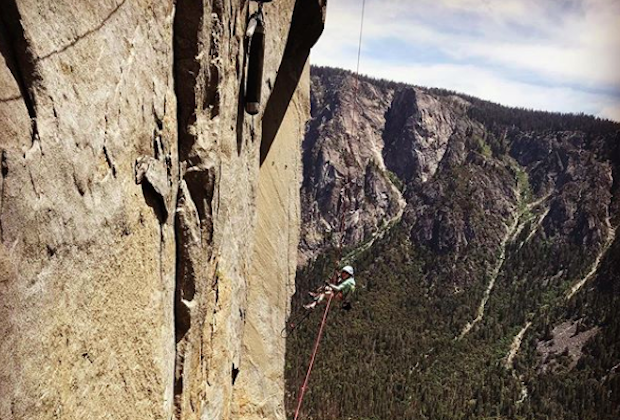 La jeune américaine Selah Schneiter a escaladé El Capitan, l'une des plus hautes falaises du monde située en Californie, dans le parc national de Yosemite.