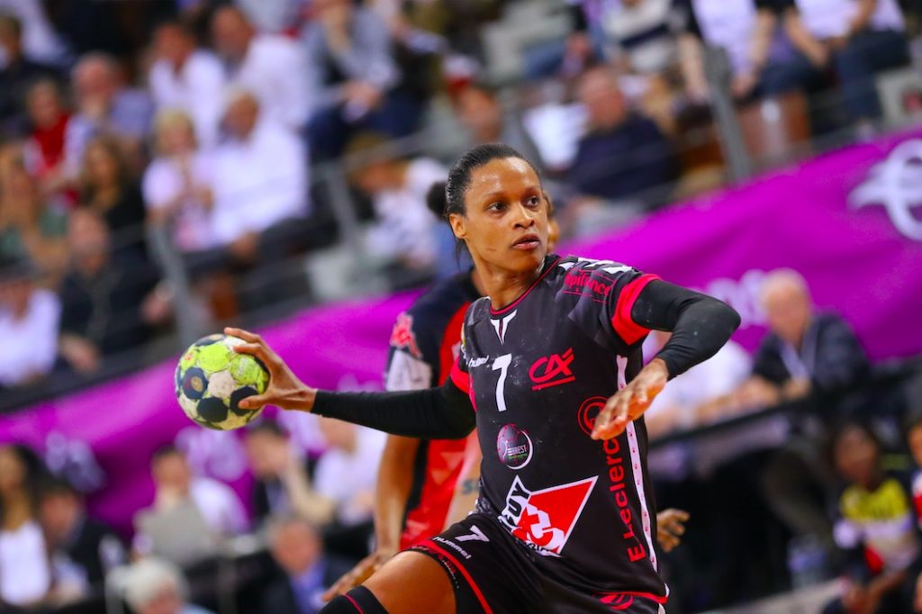 La handballeuse française Allison Pineau, joueuse du Brest Bretagne Handball (BBH) depuis 2016, évoluera la saison prochaine au Paris 92, toujours en LFH.