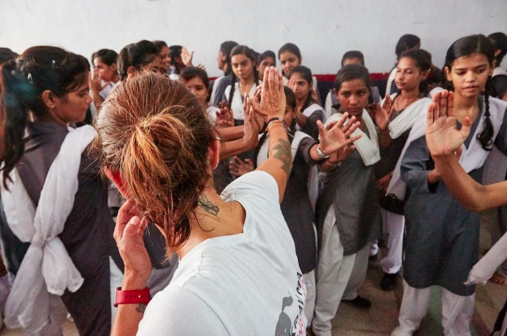 Depuis plus de 11 ans, Carole Ursella pratique le krav maga. Un sport qu’elle a choisi pour se reconstruire après avoir été victime de violences répétées.