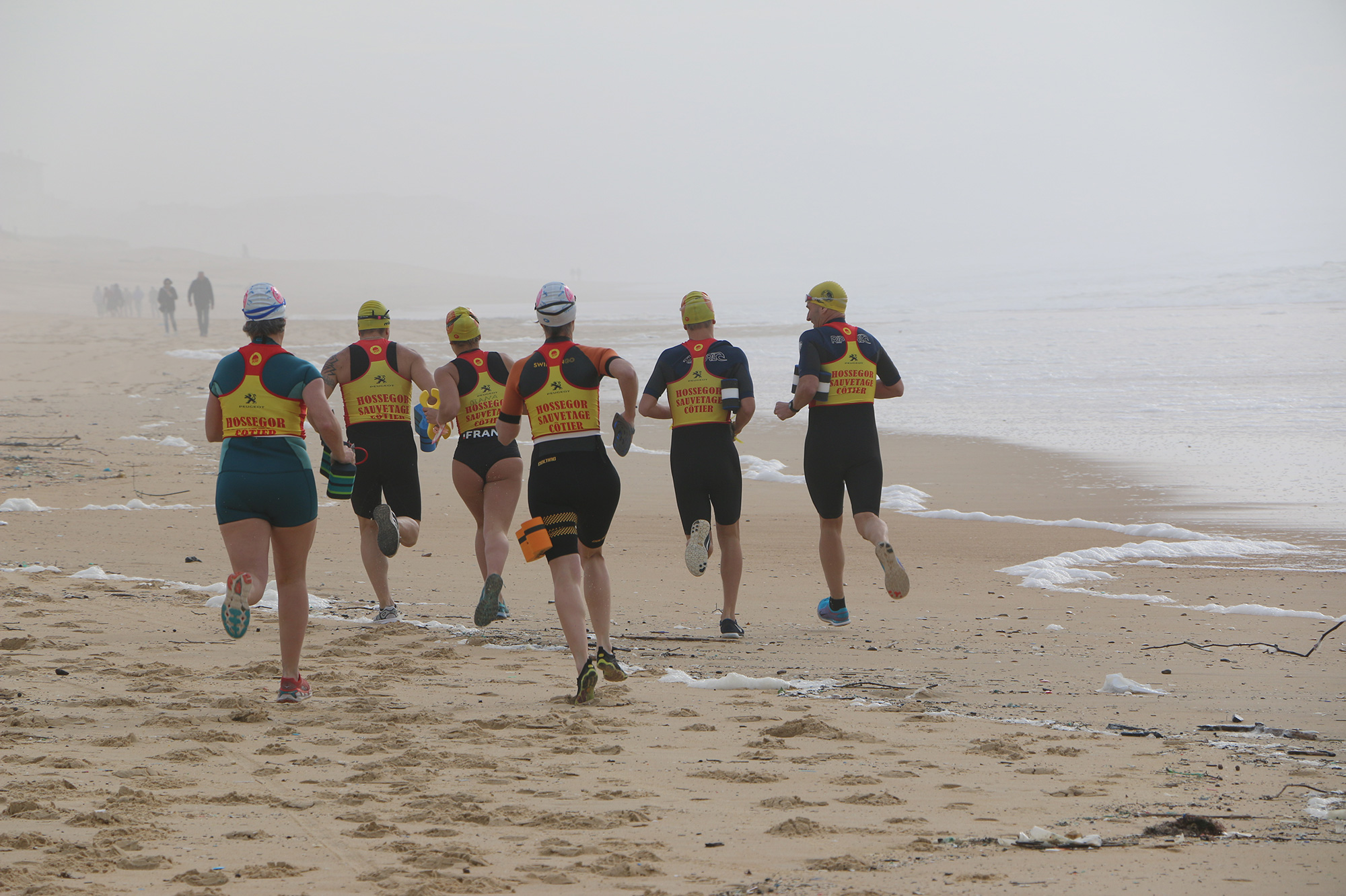 Emmanuelle Bescheron et Elsa Dabet, organisent le tout premier swimrun des Landes dimanche 16 juin, entre les communes d’Hossegor, Seignosse et Capbreton.