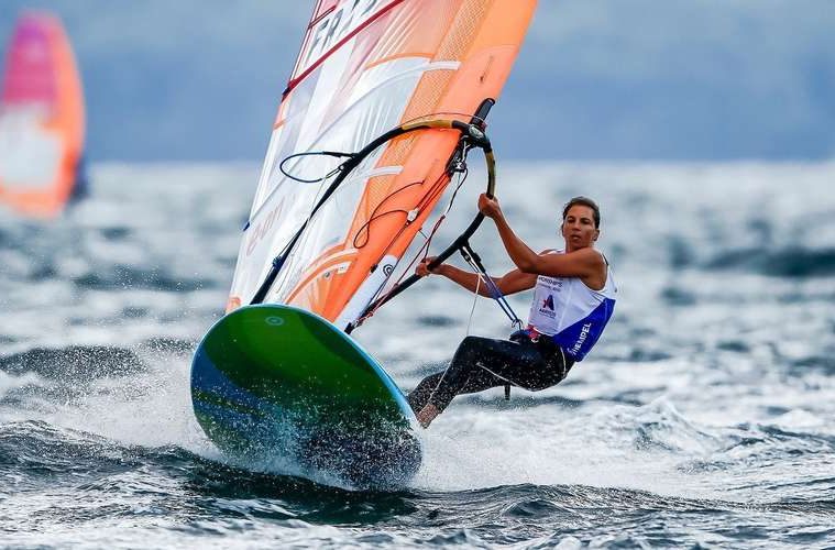 Charline Picon, sacrée championne olympique de planche à voile à Rio en 2016, est la première athlète tricolore officiellement sélectionnée pour Tokyo-2020. 
