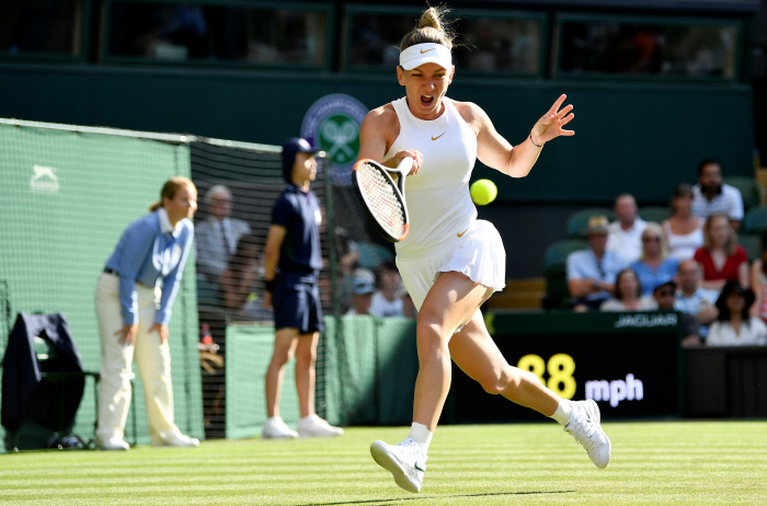 La Roumaine Simona Halep (N.7) s’est qualifiée pour la finale du tournoi de Wimbledon jeudi, à Londres, en battant l'Ukrainienne Elina Svitolina (5-3, 6-1).