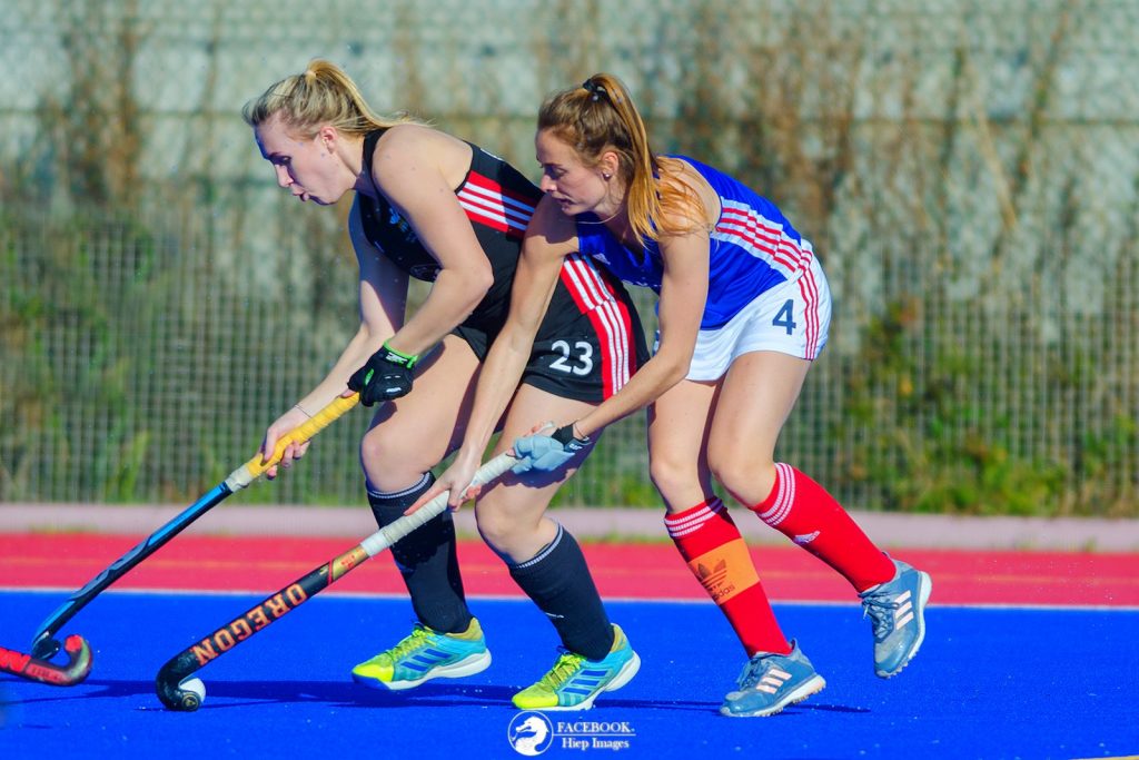 Emma Ponthieu, capitaine de l’équipe de France féminine de hockey sur gazon, et Marion Allemoz, capitaine de l’équipe de France féminine de hockey sur glace, se sont prêtées au jeu de l’interview croisée.