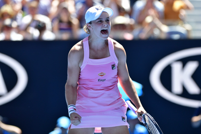 WTA Cincinnati – Barty s’impose face à Sharapova et file en huitièmes !