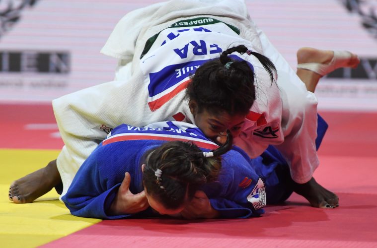 La Française Marie-Eve Gahié (-70 kg), 22 ans, a été sacrée championne du monde de judo pour la première fois de sa jeune carrière jeudi, à Tokyo.