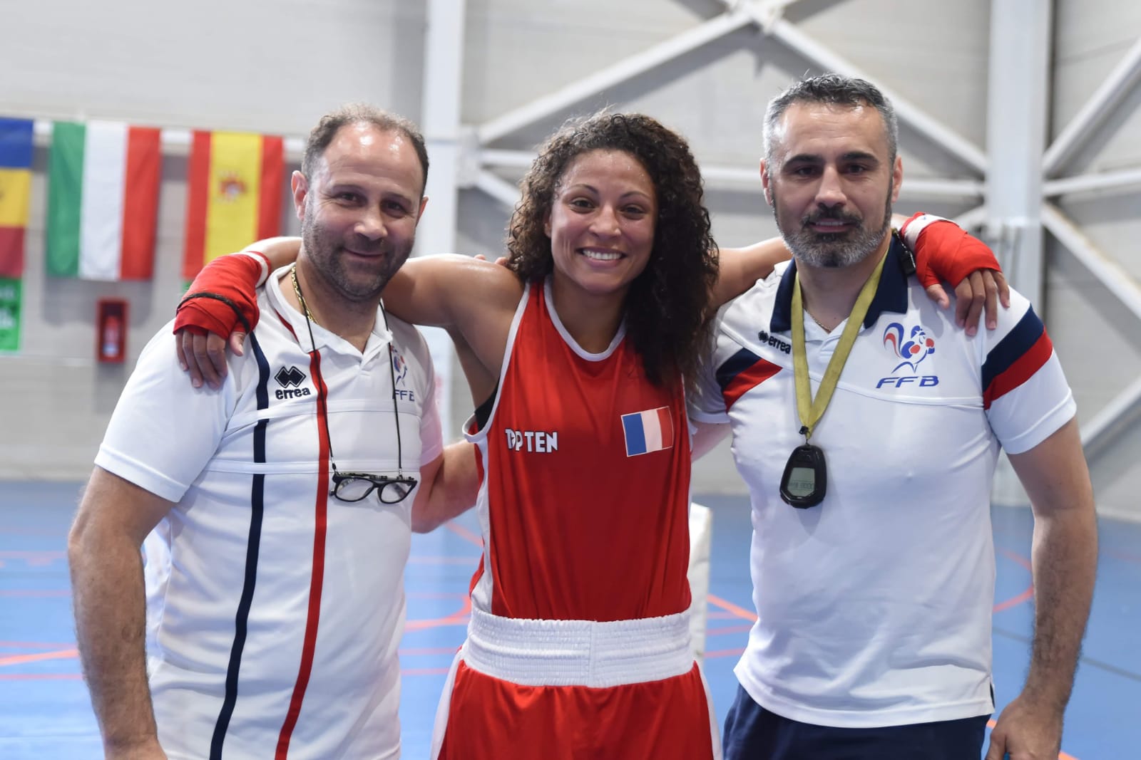 La semaine dernière, Émilie Sonvico a participé aux Championnats d’Europe à Madrid. La boxeuse française a été éliminée en huitièmes. Récit par son coach.
