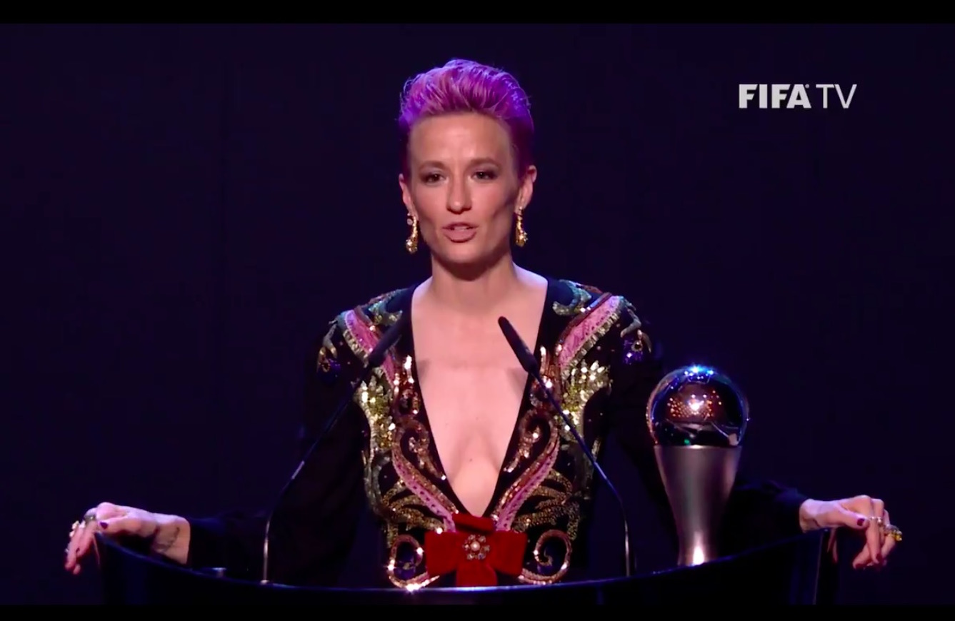 Megan Rapinoe a été élue meilleure joueuse de l’année lors de la cérémonie des Trophées FIFA The Best 2019 qui a eu lieu lundi soir, à Milan (Italie).