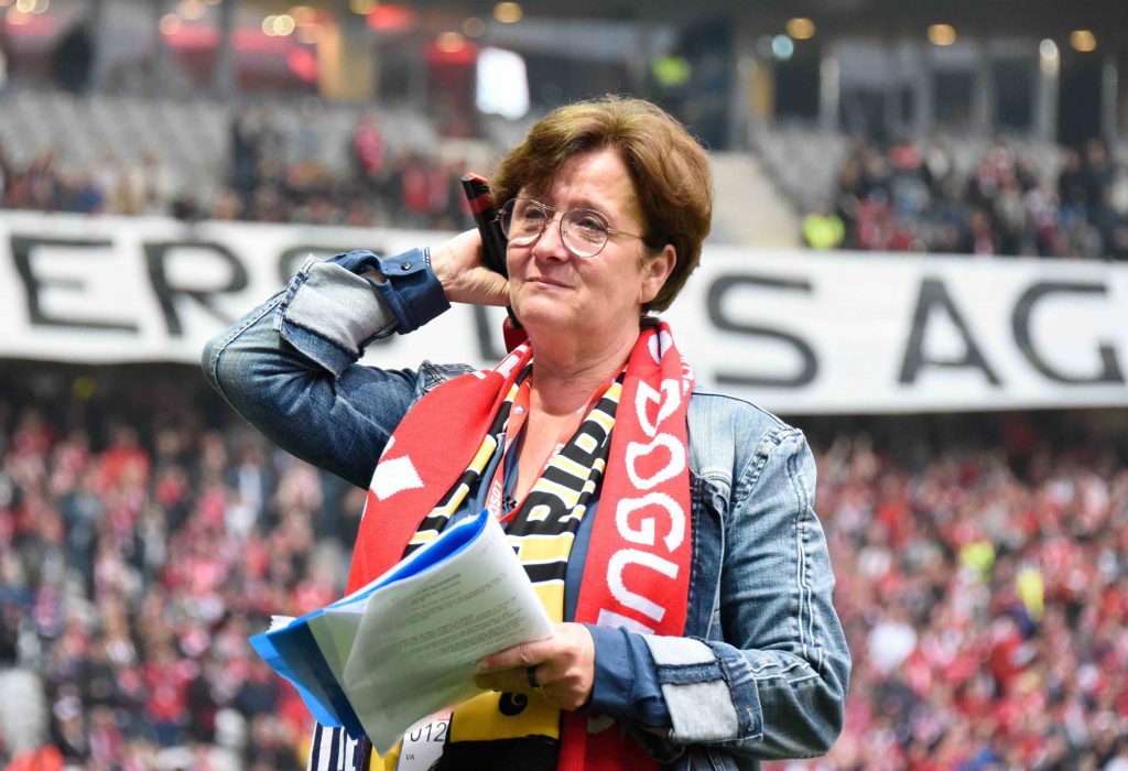 Il y a 30 ans, elle devenait la première femme speakerine d’un stade de football en France. Rencontre avec Anne-Sophie Roquette, ex voix officielle du LOSC.