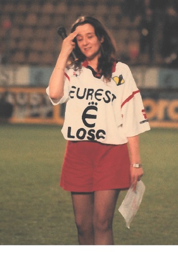Il y a 30 ans, elle devenait la première femme speakerine d’un stade de football en France. Rencontre avec Anne-Sophie Roquette, ex voix officielle du LOSC.