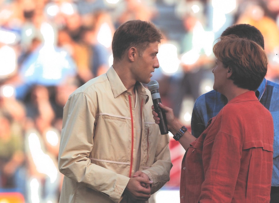 Il y a 30 ans, elle devenait la première femme speakerine d’un stade de football en France. Rencontre avec Anne-Sophie Roquette, ex voix officielle du LOSC.