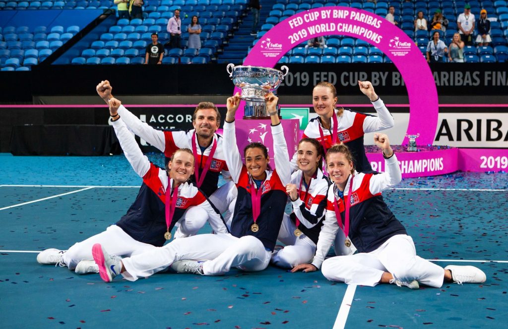 L’équipe de France féminine de tennis a remporté la Fed Cup dimanche, à Perth, en s’imposant 3-2 face à l’Australie d’Ashleigh Barty (N.1 mondiale).