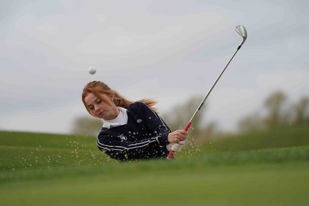 Pour mener à bien son double projet sportif et scolaire, Clémence Martin a fait confiance à Acadomia. Étudiante, golfeuse et bosseuse, voici son quotidien !