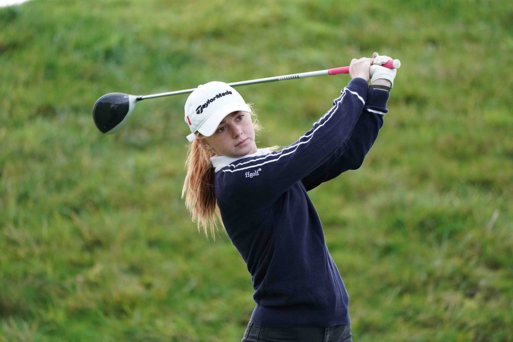 Pour mener à bien son double projet sportif et scolaire, Clémence Martin a fait confiance à Acadomia. Étudiante, golfeuse et bosseuse, voici son quotidien !