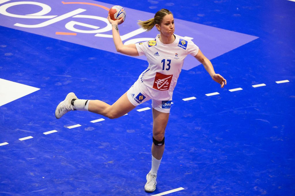 La handballeuse française Manon Houette, victime d’une rupture des ligaments croisés du genou droit, est incertaine pour les Jeux olympiques de Tokyo-2020.
