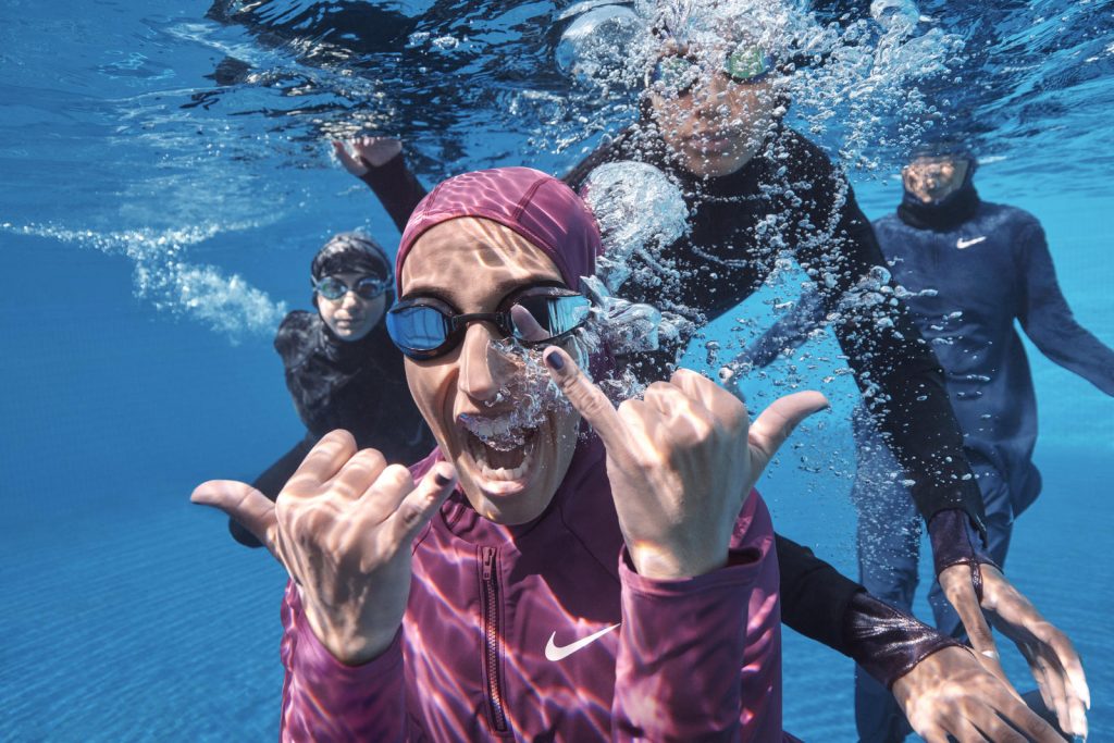 Nike dévoile une campagne sur YouTube pour introduire sa première gamme de maillots de bain avec un hijab intégré.