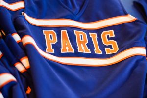 Nous avons infiltré Paris Cheer, le plus gros club de cheerleading de France, à la découverte d'une discipline mal connue, athlétique et très spectaculaire.