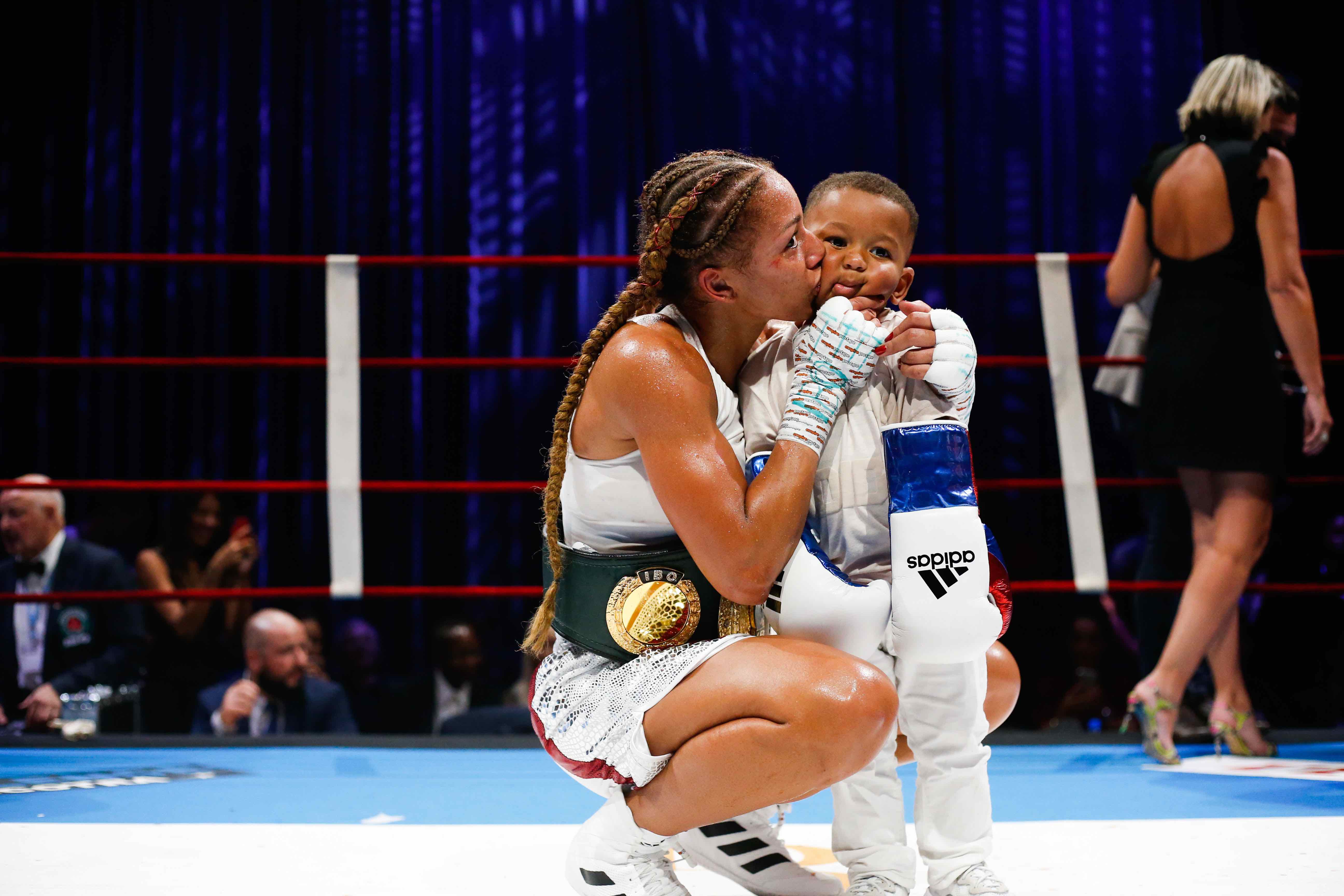 Ces sportives qui font de leurs enfants des stars : Estelle Mossely ou Serena Williams n'hésitent pas à montrer leur bout de chou sur leurs réseaux sociaux.