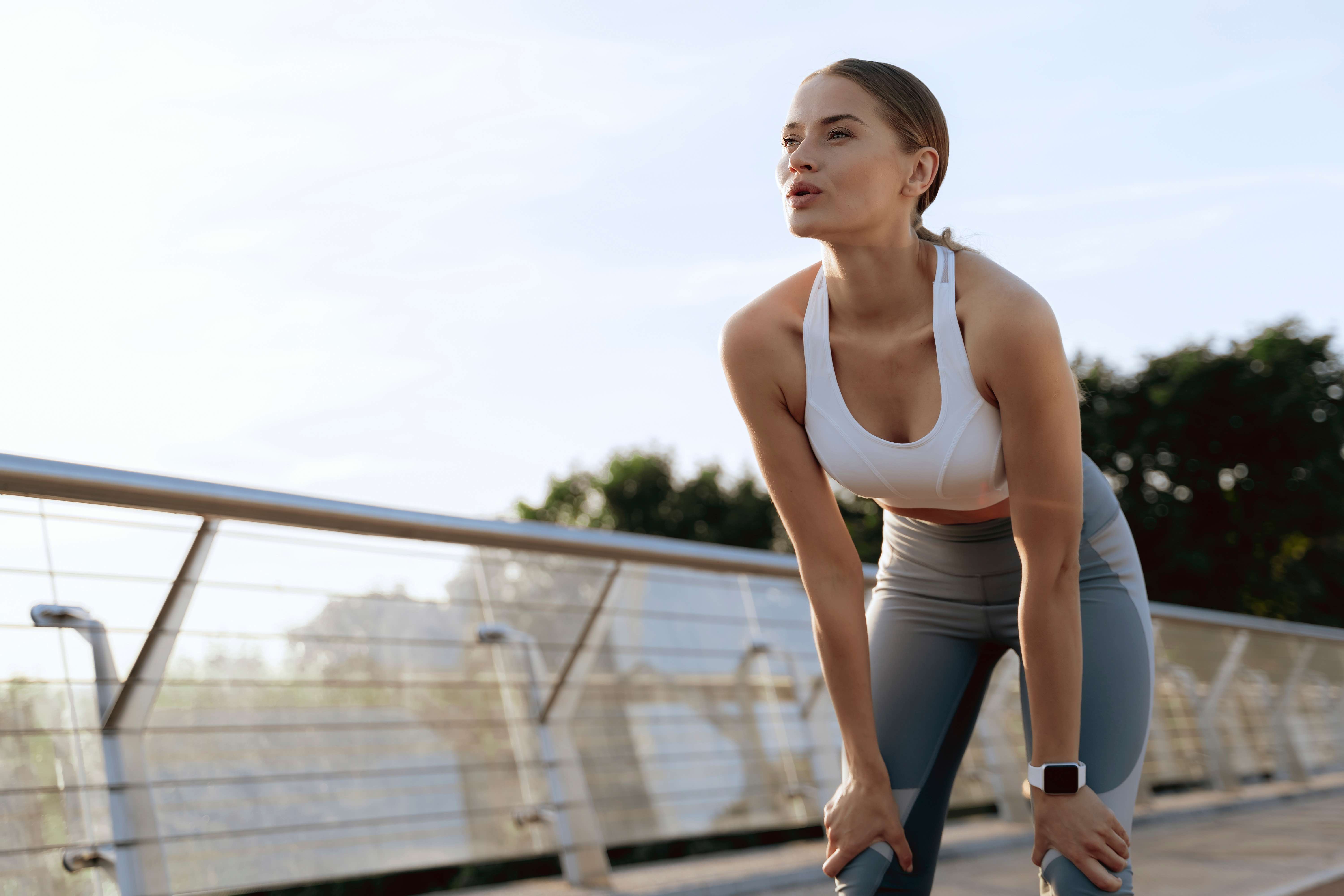 Quelle est l'origine du point de côté en course à pied et comment s'en débarrasser ? Et mieux, comment éviter le point de côté pendant l'entraînement ?