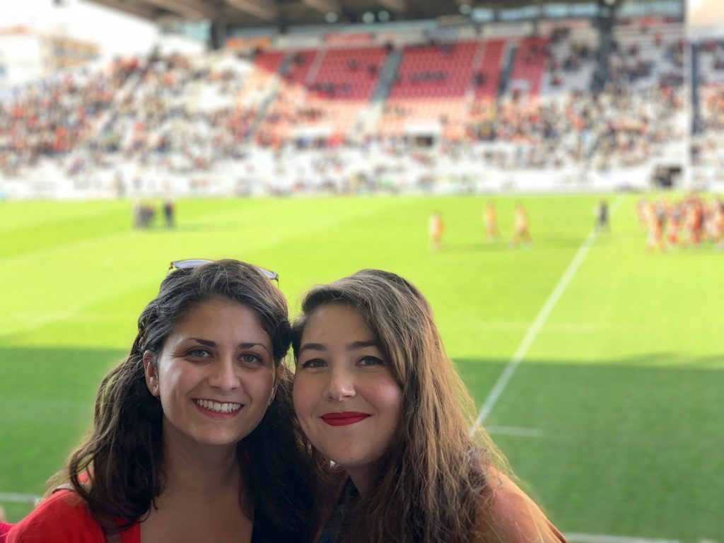 Charlotte et Ambre nous font découvrir leur passion : celle du rugby et du RCT. Cap sur le Stade Mayol pour une virée entre copines... et supportrices ! 