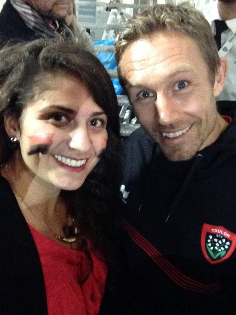 Charlotte et Ambre nous font découvrir leur passion : celle du rugby et du RCT. Cap sur le Stade Mayol pour une virée entre copines... et supportrices ! 